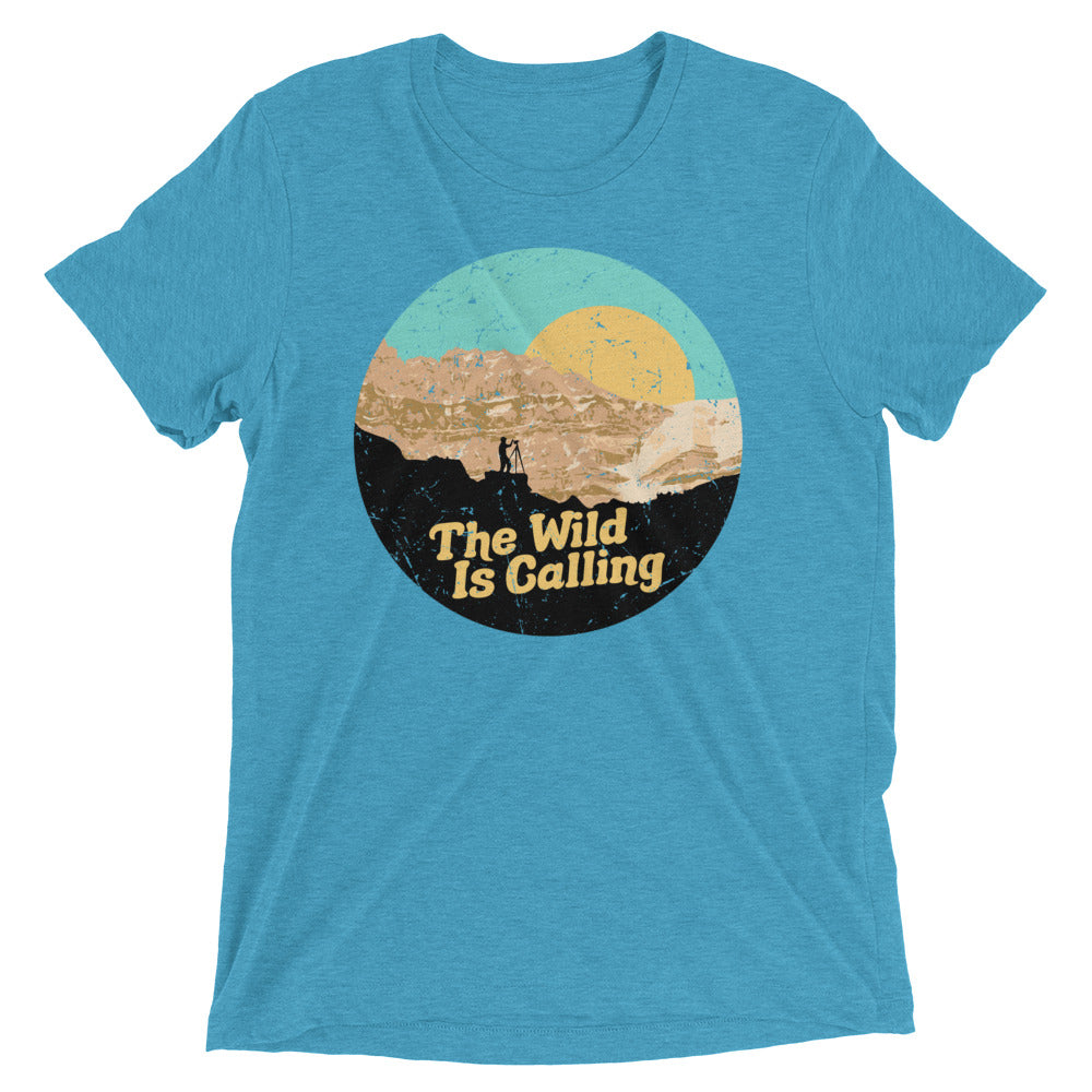 "THE WILD IS CALLING" Photographer Short sleeve t-shirt