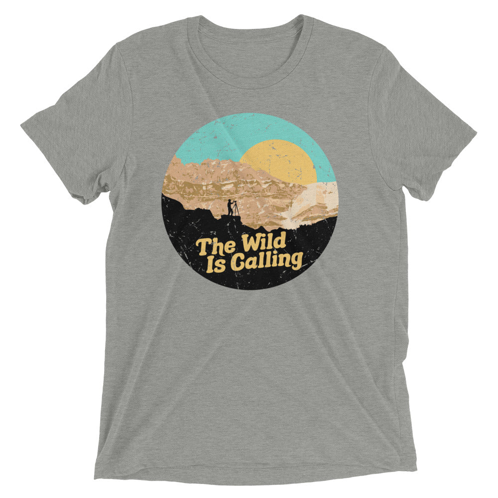 "THE WILD IS CALLING" Photographer Short sleeve t-shirt