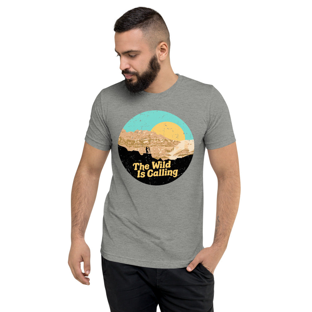 "THE WILD IS CALLING" Photographer Short sleeve t-shirt
