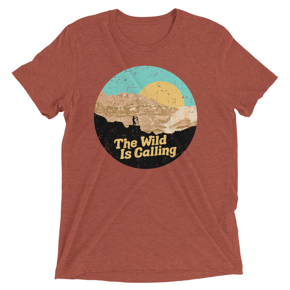 "THE WILD IS CALLING" Photographer Short sleeve t-shirt