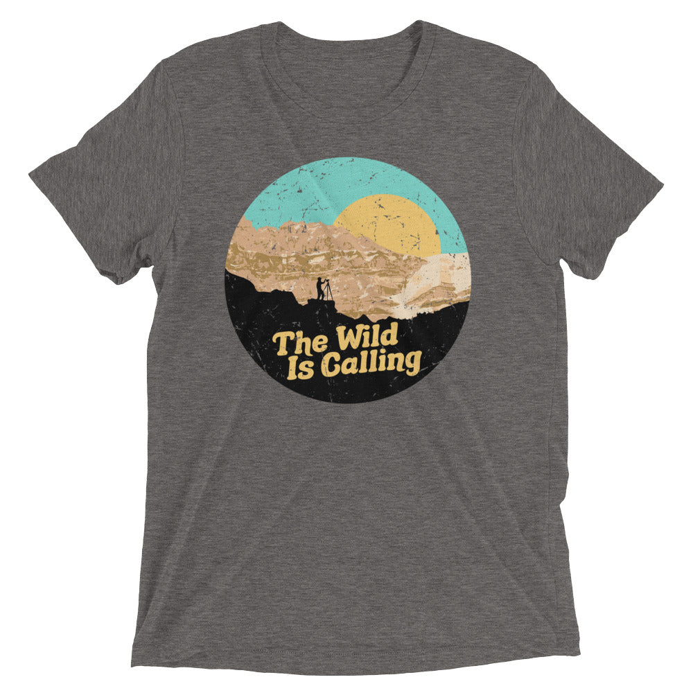 "THE WILD IS CALLING" Photographer Short sleeve t-shirt