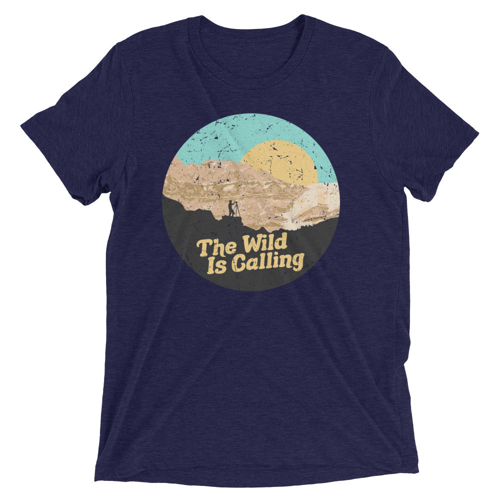"THE WILD IS CALLING" Photographer Short sleeve t-shirt