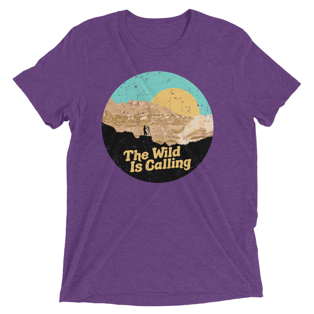 "THE WILD IS CALLING" Photographer Short sleeve t-shirt