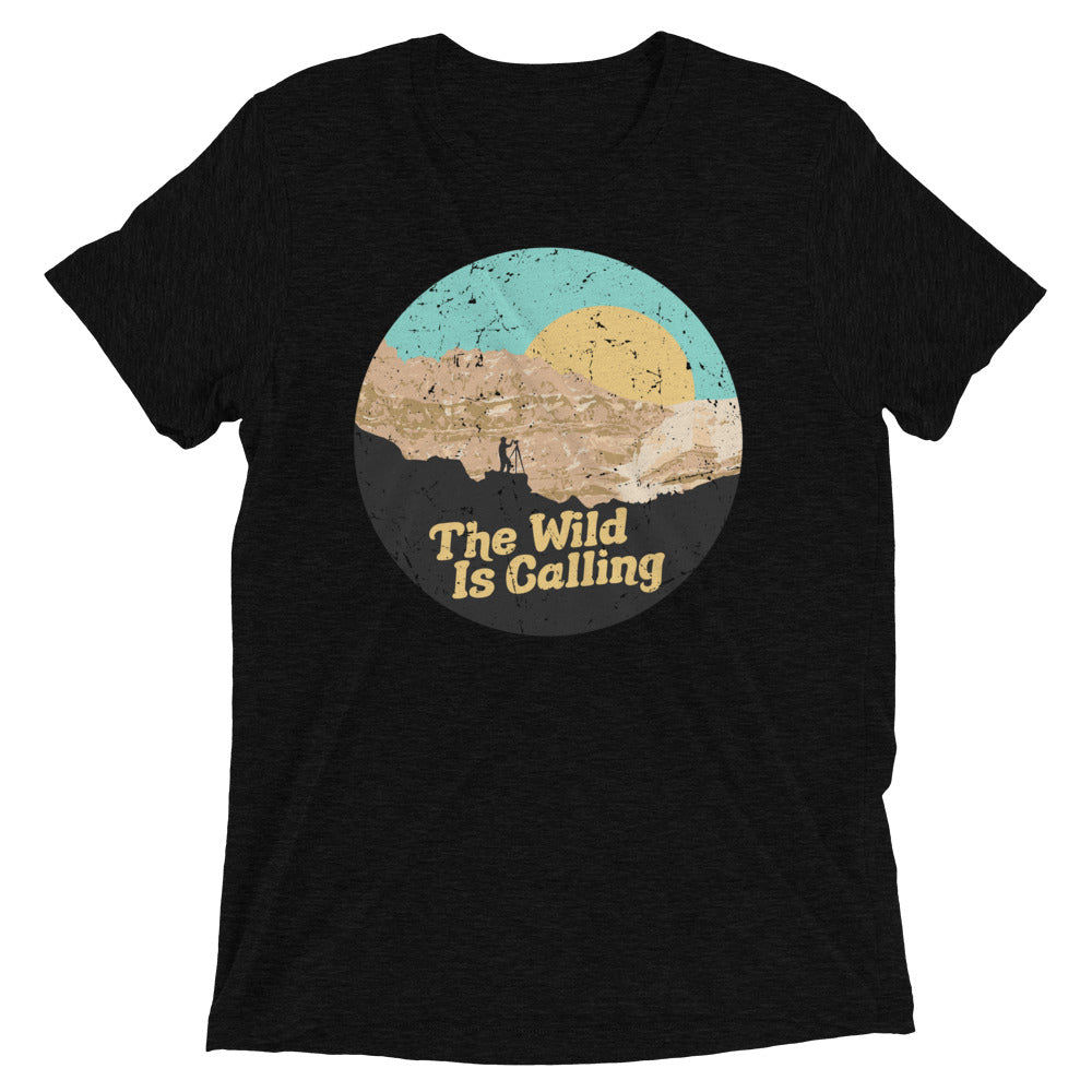 "THE WILD IS CALLING" Photographer Short sleeve t-shirt