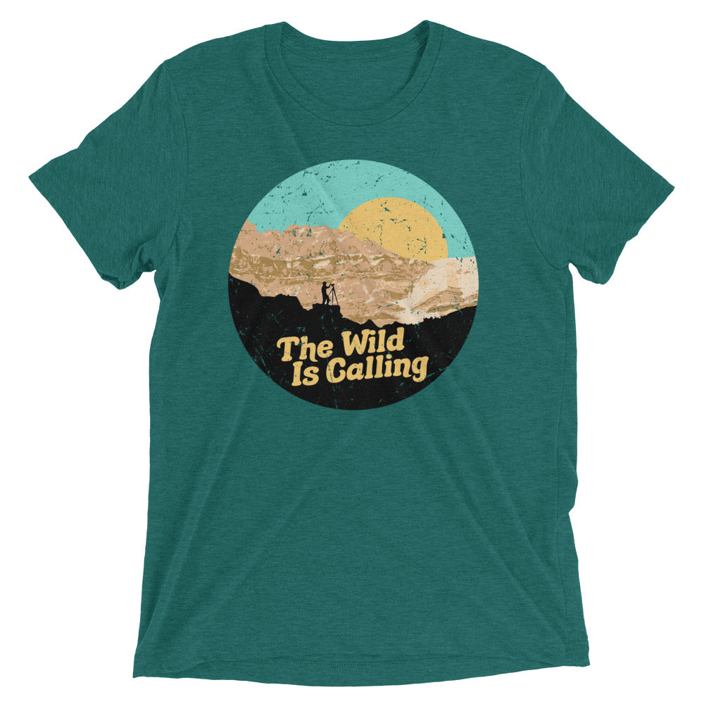 "THE WILD IS CALLING" Photographer Short sleeve t-shirt