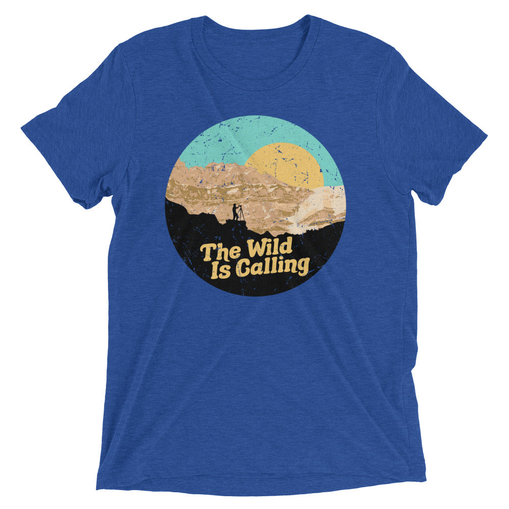 "THE WILD IS CALLING" Photographer Short sleeve t-shirt