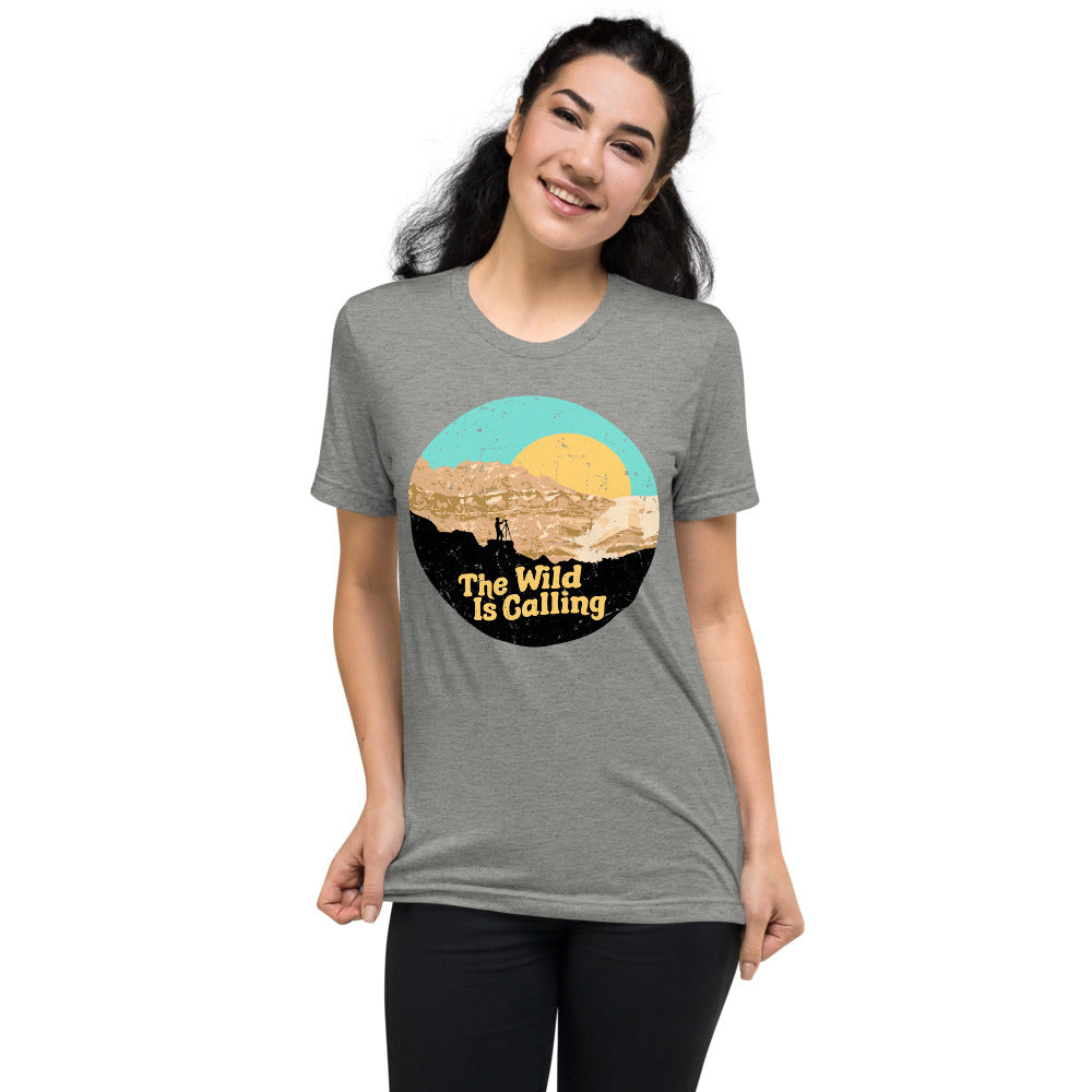 "THE WILD IS CALLING" Photographer Short sleeve t-shirt