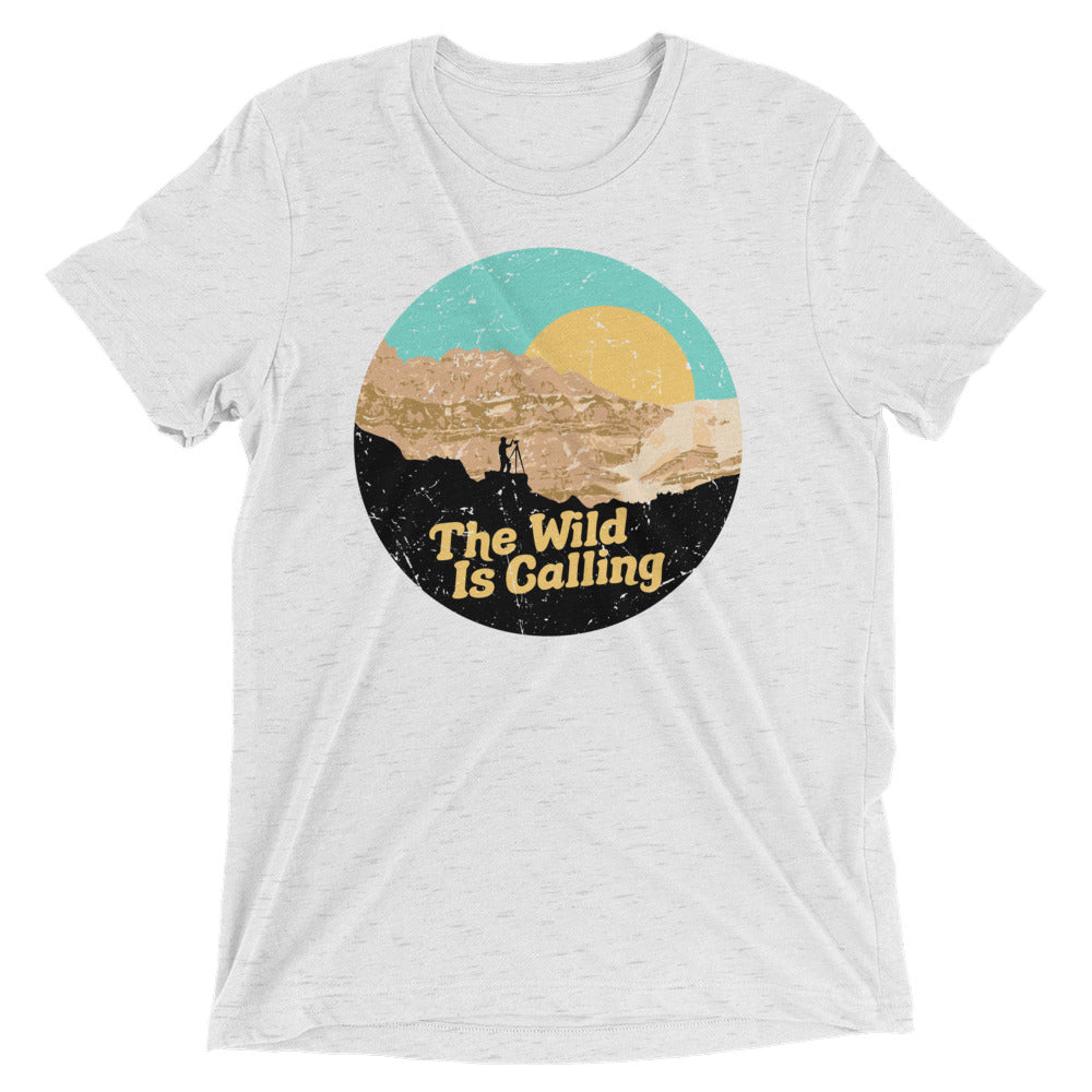 "THE WILD IS CALLING" Photographer Short sleeve t-shirt